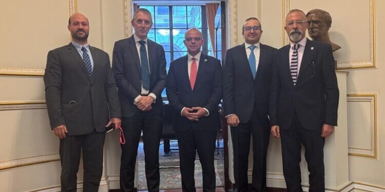 الرقابة المالية تبحث الشراكة مع مؤسسات بريطانية لرفع كفاءة الأسواق المالية غير المصرفية