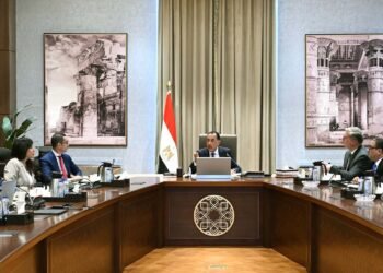 مدبولي يبحث مشروعًا صناعيًا لتعظيم العائد من الرمال الكاولينية باستثمارات 90 مليون يورو