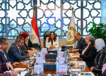 البيئة تتحرك لمواجهة التلوث الحاد وتحويل قش الأرز إلى مصدر دخل للفلاحين