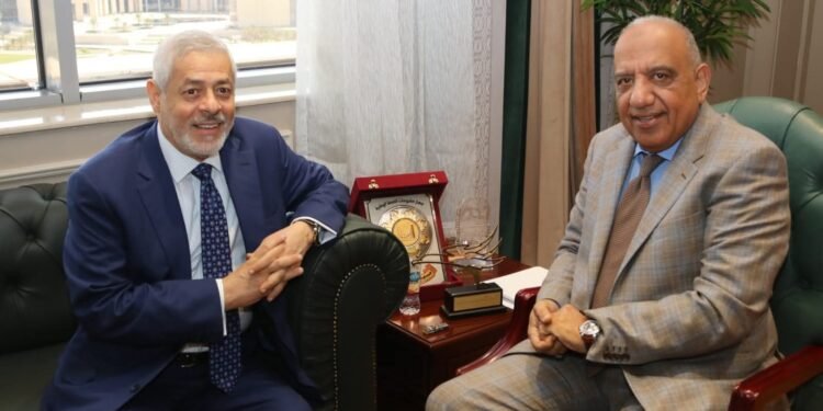 وزير الكهرباء يبحث مع “AMEA POWER” الإماراتية التوسع في الطاقة المتجددة ومحطات التخزين