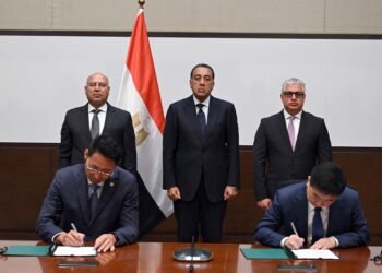 توقيع عقد إنشاء مصنع “سايلون” الصيني للإطارات باستثمارات مليار دولار في المنطقة الاقتصادية لقناة السويس