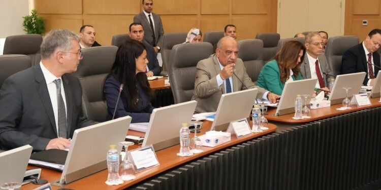 المجلس الأعلى للطاقة يوافق على توفير ورفع القدرة الكهربائية لـ 14 مشروعًا صناعيًا جديدًا