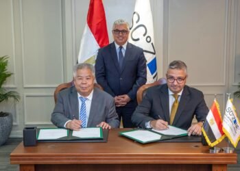 اقتصادية قناة السويس تجذب استثمارات صينية بـ85 مليون دولار لإنتاج الأرضيات وألواح الجدران بالسخنة