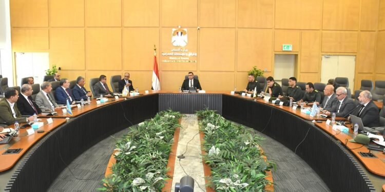 “الإسكان” تناقش آليات تشغيل محطات التحلية بالشراكة مع القطاع الخاص