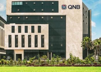 عاجل.. بنك QNB مصر يرفع حد شراء العملات الأجنبية للعملاء المسافرين بالخارج إلى 10 آلاف دولار
