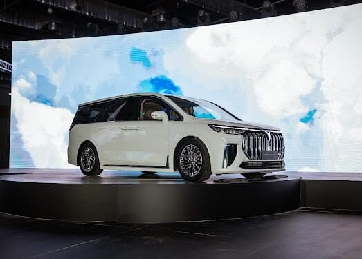  SN Automotive تفتح باب الحجز لأول دفعة مستوردة من سيارات دونج فينج