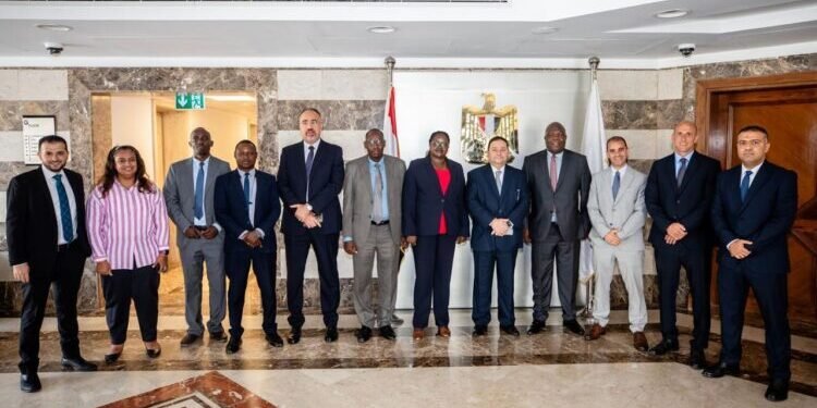 البنك المركزي المصري يعرض تجربته الرائدة في الأمن السيبراني أمام نظيره الكيني