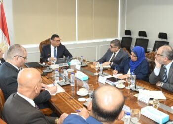 وزير الإسكان يؤكد ضرورة تكثيف طرح الفرص الاستثمارية وزيادة معدلات تنفيذ المشروعات