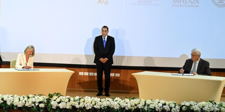 رئيس الوزراء يشهد توقيع اتفاقية تعاون بين “اليونسكو” ووزارة التعليم العالي والبحث العلمي في مصر