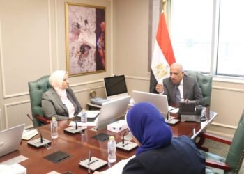 الكهرباء: استثمارات ضخمة لدفع مساهمة الطاقة المتجددة إلى 65% من مزيج الطاقة بحلول 2040