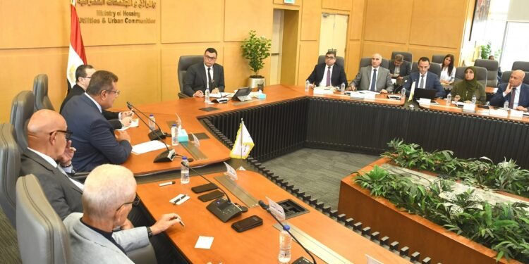 الإسكان: الدولة تدعم المطورين العقاريين بحلول وتيسيرات جديدة في رسوم أراضي الساحل الشمالي والصحراوي
