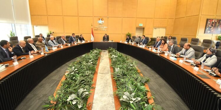 وزير الإسكان: إطلاق الاستراتيجية الوطنية للعمران الأخضر وتدشين منصة لتصدير العقار المصري