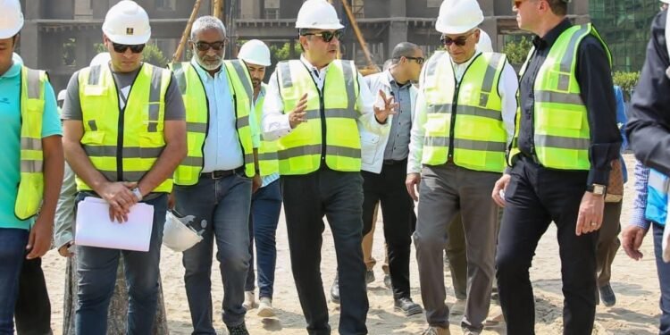 وزير قطاع الأعمال يتابع إحياء فندق الكونتيننتال التاريخي بوسط القاهرة بطاقة 300 غرفة وجناح 5 نجوم