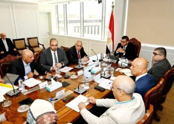 وزير الإسكان يبحث مع “أوراسكوم” تسريع تنفيذ مشروعات العلمين الجديدة والعاصمة الإدارية
