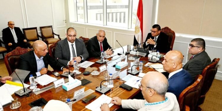 وزير الإسكان يبحث مع “أوراسكوم” تسريع تنفيذ مشروعات العلمين الجديدة والعاصمة الإدارية