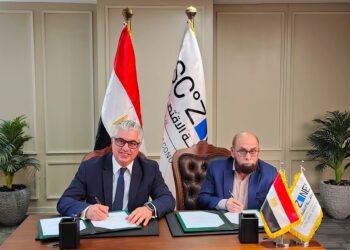 اقتصادية قناة السويس توقع عقد مشروع لصناعة الملابس الجاهزة باستثمارات 35.2 مليون دولار أمريكي