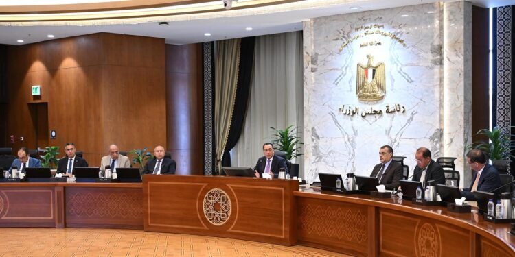 رئيس الوزراء يتابع إجراءات توفير الأسمدة في الأسواق وجهود حوكمة منظومة تداولها
