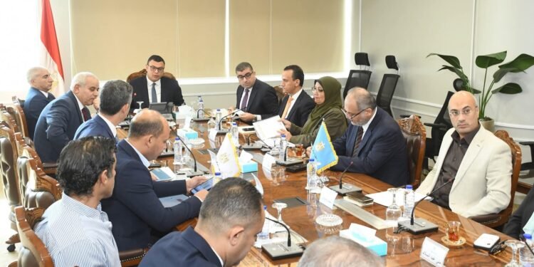 وزير الإسكان يبحث مع “السعودية المصرية للتعمير” فرص استثمارية وتسويق مشروعات بالمدن الجديدة