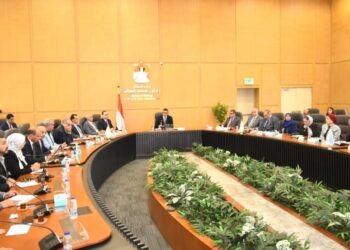 وزير الإسكان يوجه رؤساء أجهزة المدن الجديدة بتعظيم الإيرادات وصيانة الطرق والاستعداد لموسم الأمطار