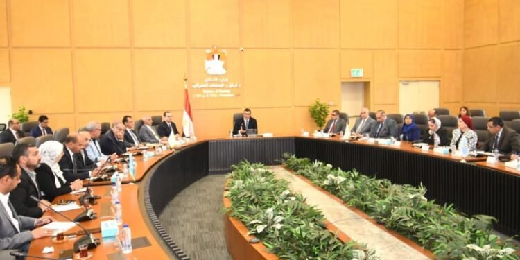 وزير الإسكان يوجه رؤساء أجهزة المدن الجديدة بتعظيم الإيرادات وصيانة الطرق والاستعداد لموسم الأمطار