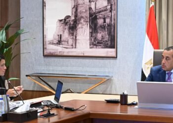 رئيس الوزراء ووزيرة التخطيط يستعرضان جهود حوكمة الاستثمارات العامة للعام المالي 2024-2025