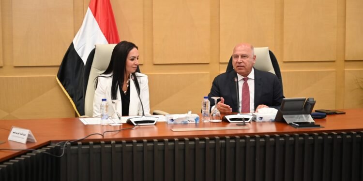 الصناعة والتضامن توقعان بروتوكول تعاون لرعاية المسنين المحالين للتقاعد