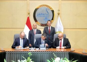 مصر توقع 3 عقود مع شركة “كاف” الإسبانية لتحديث وصيانة 62 قطار مترو بالخطين الأول والثاني