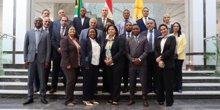 البنك المركزي المصري يستعرض تجربته في دار الطباعة أمام وفد جنوب إفريقي