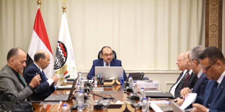 قطاع الأعمال العام يتابع جهود التوافق مع آلية تعديل حدود الكربون لتعزيز تنافسية الصادرات