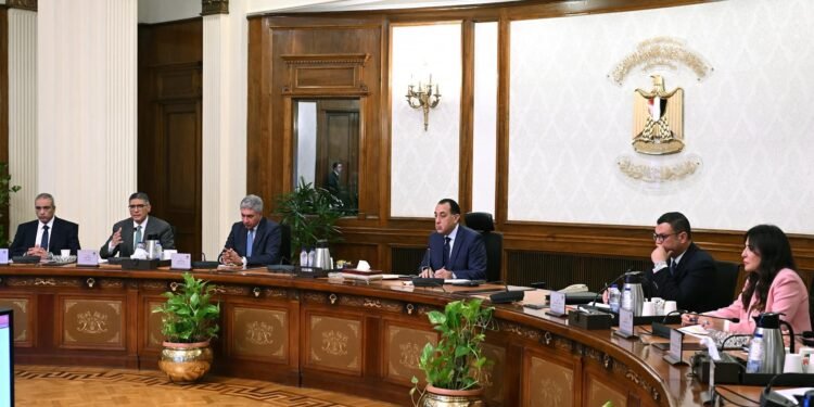 مدبولي: تأهيل عمراني وسياحي لنزلة السمان بحلول 2030 لتحقيق سياحة مستدامة