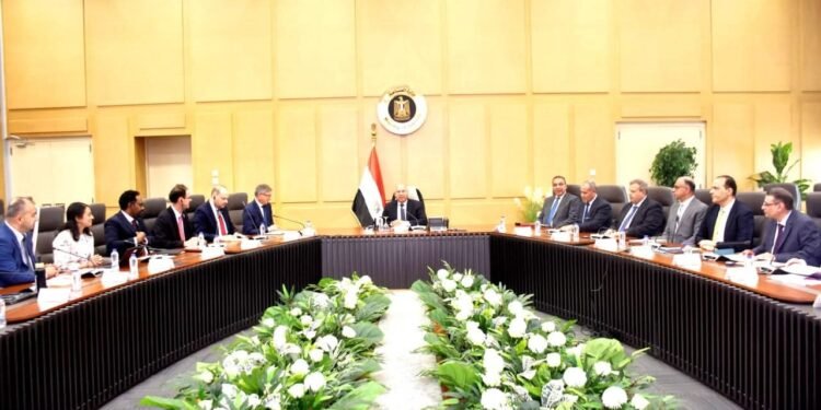 كامل الوزير: مصر تقود طفرة عالمية في النقل والبنية التحتية بتعاون مع البنك الدولي