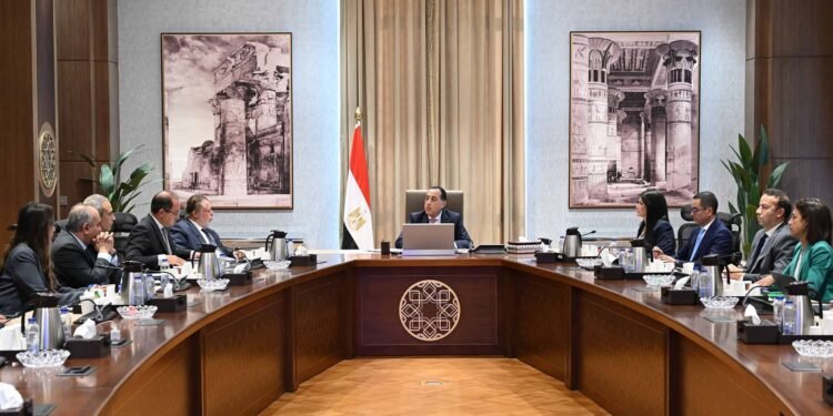 اللجنة الاقتصادية تبحث آليات خفض الدين وتعزيز التعاون مع شركاء التنمية