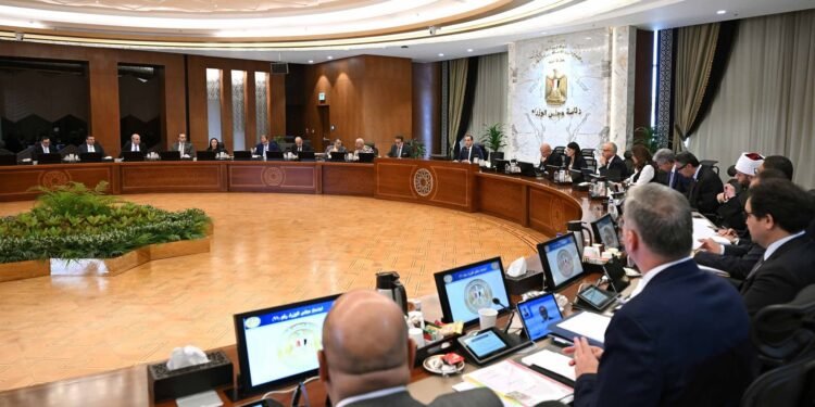 الحكومة تهنئ “العناني” أول مصري وعربي وثاني إفريقي يتولى رئاسة المنظمة الأممية للتراث الإنساني