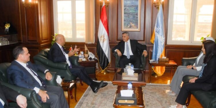 جهاز تنمية المشروعات يدرس مع محافظة الإسكندرية التوسع في تمويل المشروعات الصناعية للشباب