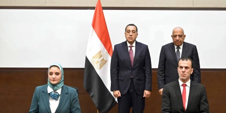 مصر والإمارات توقعان اتفاقية تعاون لتنفيذ الدراسات النهائية لمشروع الربط الكهربائي بين مصر وأوروبا