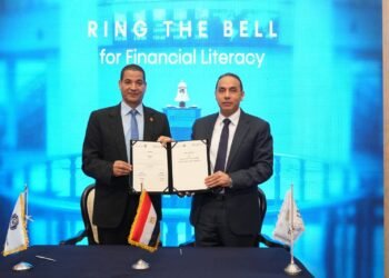 قيادات الرقابة المالية والبورصة يفتتحون جلسة تداول احتفالًا بأسبوع المستثمر العالمي 2025