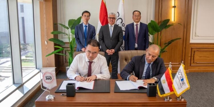 “اقتصادية قناة السويس” توقع 4 عقود جديدة بالمنطقة الصناعية بالسخنة باستثمارات تتجاوز 65 مليون دولار