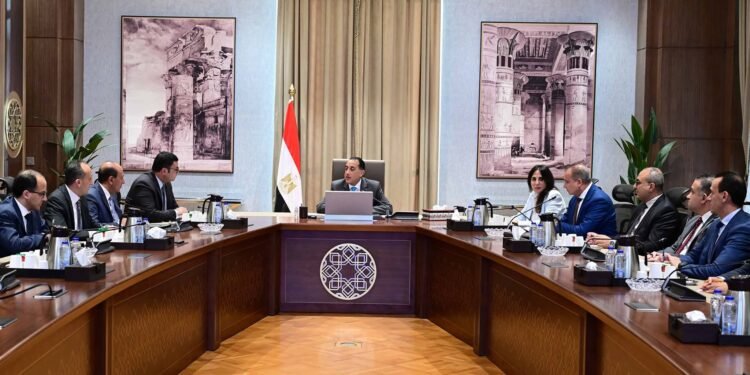 رئيس الوزراء يتابع طرح مشروع حدائق تلال الفسطاط للإدارة والتشغيل