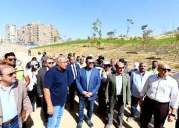 وزير الإسكان يتفقد المراحل النهائية لمشروع “حدائق تلال الفسطاط” بمنطقة مصر القديمة