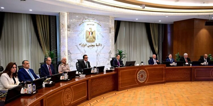 مجلس الوزراء يعتمد مشروعات صناعية وسكنية جديدة ويقر إنشاء ميناء جاف ومصنع للسيارات الكهربائية