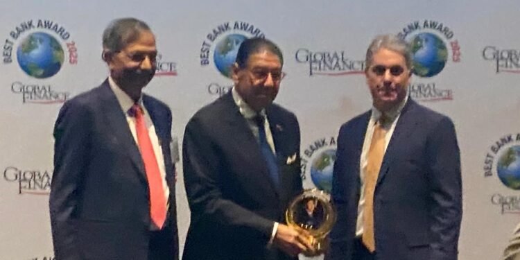 هشام عز العرب الرئيس التنفيذي للبنك التجاري الدولي (CIB) يحصل على جائزة جلوبال فاينانس للإنجاز مدى الحياة