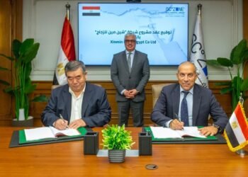 “السويدي للتنمية الصناعية” و”شين مين للزجاج” يوقعان عقد إنشاء مصنع  بالـ”سخنة 360″ باستثمارات تتجاوز 70 مليون دولار