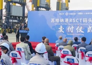 اقتصادية قناة السويس تشهد تسليم 24 وحدة من معدات مناولة الحاويات بمحطة شركة البحر الأحمر للحاويات