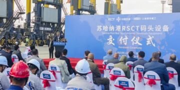 اقتصادية قناة السويس تشهد تسليم 24 وحدة من معدات مناولة الحاويات بمحطة شركة البحر الأحمر للحاويات