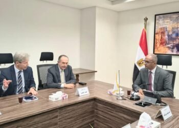 نائب وزير الإسكان يبحث مع تحالف “المقاولون العرب” فرص الاستثمار في مشروعات تحلية مياه البحر