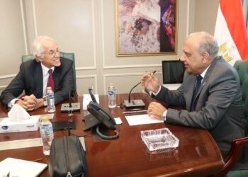 مصر واليونان تسرّعان خطوات تنفيذ مشروع الربط الكهربائي لتصدير الطاقة النظيفة إلى أوروبا