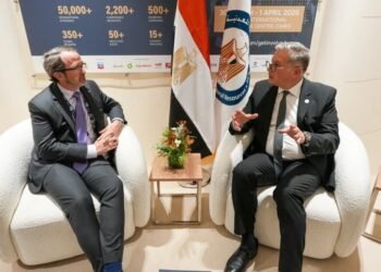 كريم بدوي يبحث مع كبرى الشركات العالمية دعم الشراكات ومشروعات التحول الطاقي في ختام “أديبك 2025”