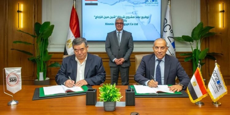 اقتصادية قناة السويس توقع عقدًا جديدًا مع “شين مين” الصينية لإنشاء مصنع زجاج بـ70 مليون دولار
