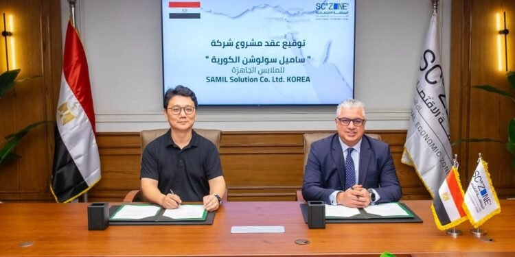 رئيس اقتصادية قناة السويس يوقّع ثاني استثمار كوري بالمنطقة بإجمالي 212 مليون جنيه