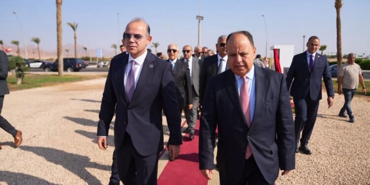 محمد فريد : نعمل على تعزيز التمويل المستدام وإطلاق أول سوق كربون طوعي في مصر وأفريقيا